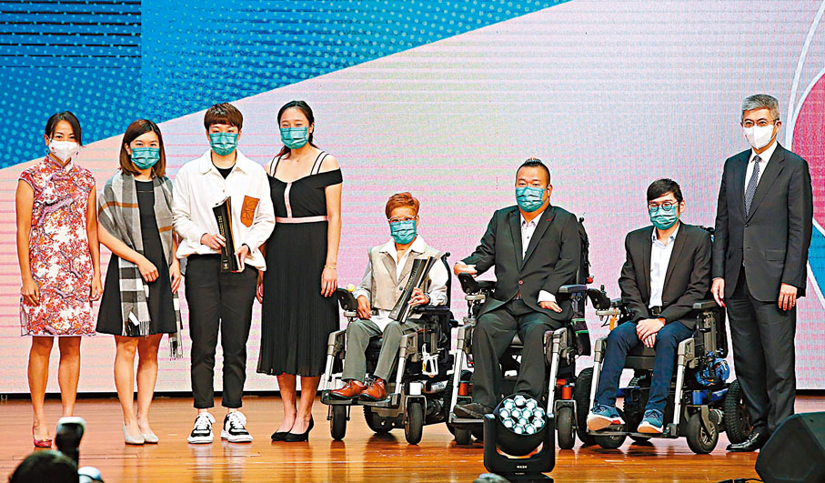 ◆香港女子乒乓球代表隊和硬地滾球BC4雙打隊伍，奪得「香港最佳運動組合」。香港文匯報記者黎永淦 攝