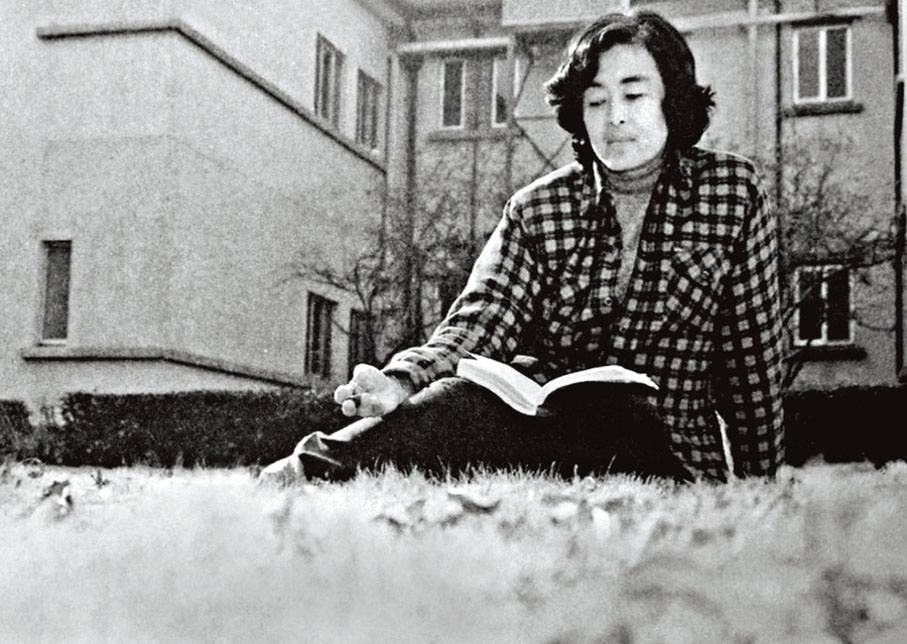 ◆市三女中的綠草坪是黃蜀芹心中美好的夢。