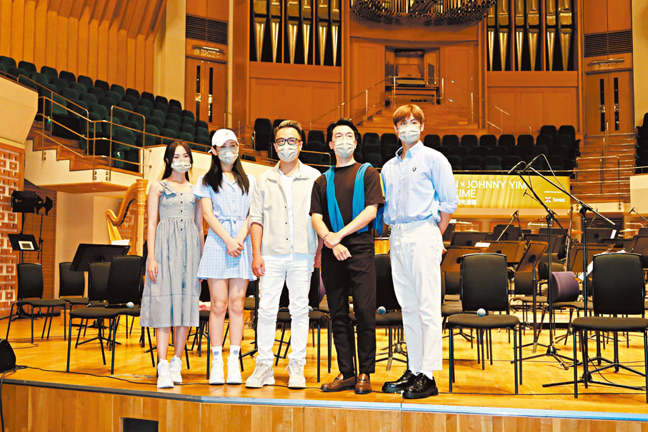 ◆ 左起:詹天文、炎明熹、Johnny Yim、廖國敏及冼靖峰為音樂會進行綵排。