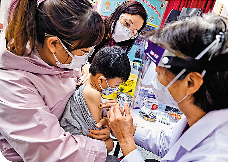 連日確診萬萬聲 幼童打針迫眉睫 - 香港文匯報