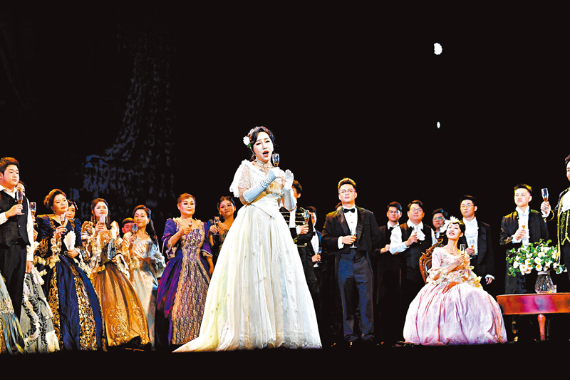 ◆中文版《茶花女》日前在福建大劇院上演。