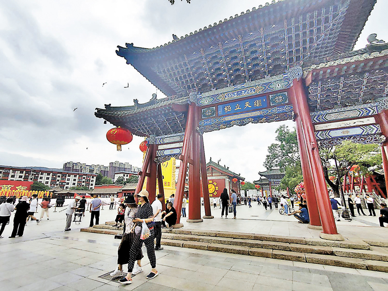 ◆伏羲廟門前廣場「繼天立極」牌坊