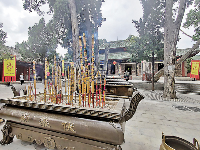 ◆伏羲廟內古樹參天、香火旺盛