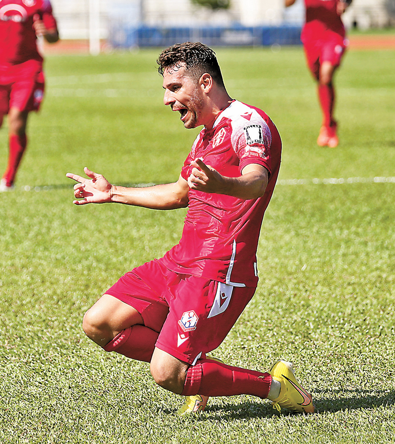 ◆史提芬彭利拿今倒戈舊主，蓄勢待發。香港文匯報記者黎永淦  攝