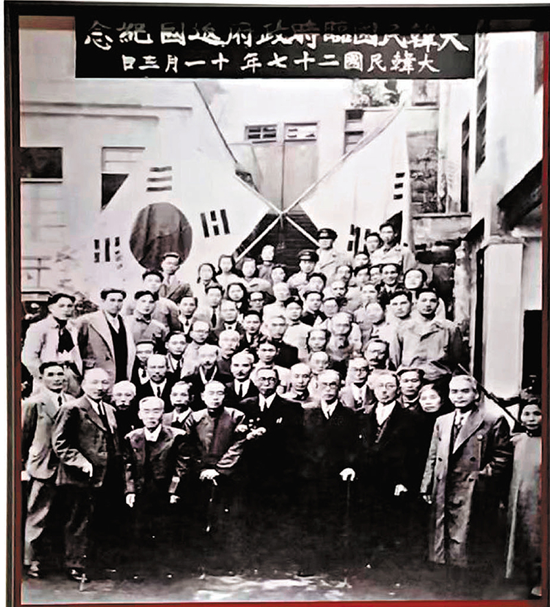 ◆1945年，大韓民國臨時政府歸國紀念合影。 香港文匯報記者馬曉芳 攝