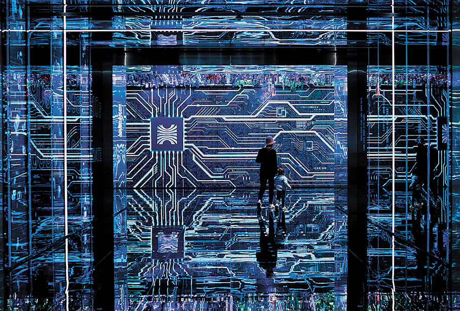 ◆ 改革開放四十多年，經濟體制的轉軌基本完成。圖為講述深圳改革開放和中國電子行業發展故事的深圳華強北博物館。 資料圖片