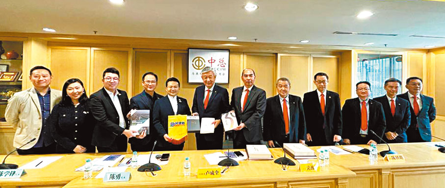 ◆民建聯星馬團昨日上午拜訪了馬來西亞中華總商會，雙方就香港防疫政策、香港社會環境、粵港澳大灣區機遇等多方面交流意見。民建聯供圖