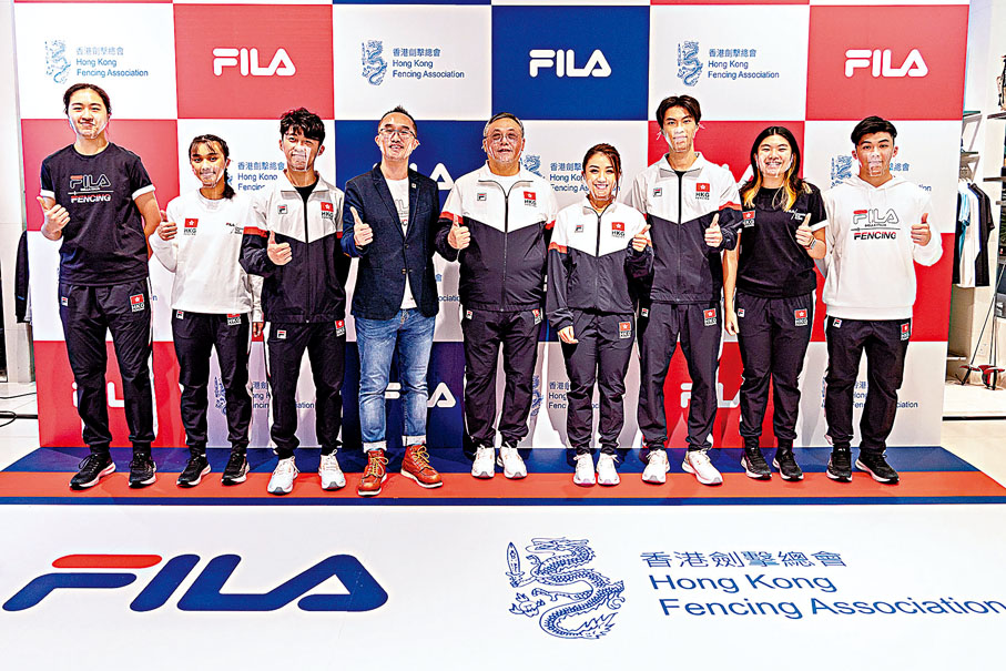 ◆ 香港劍擊總會代表隊獲贊助隊服。