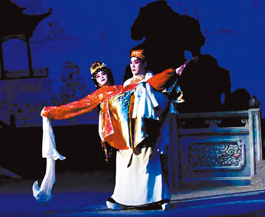 ◆梁兆明和林子青剛演出折子戲《再世紅梅記之脫阱救裴》。