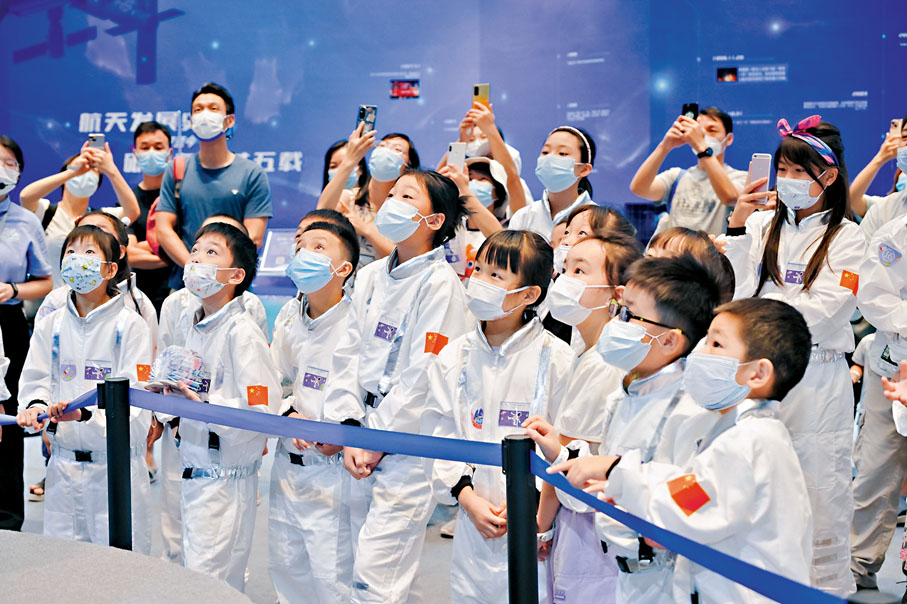 ◆中國航天科技科普展增強粵港澳三地學生的愛國主義教育與文化交流。 受訪者供圖