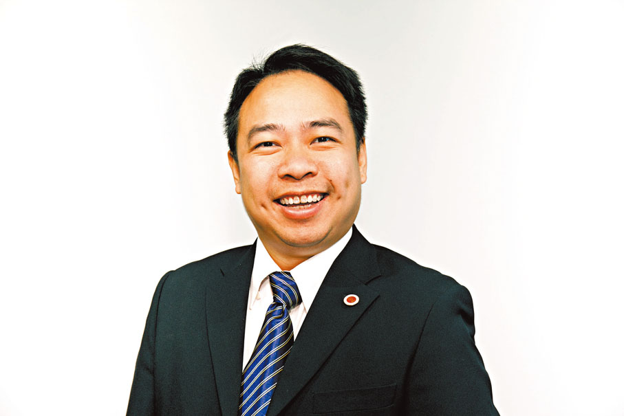 ◆王漢珽在新加坡拓展建材業務，一年出口200萬元人民幣。