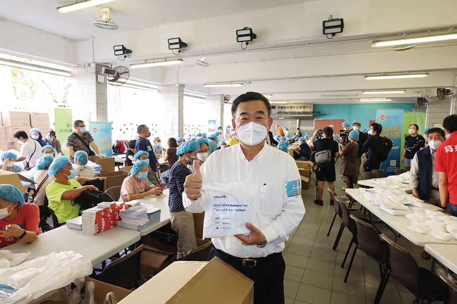 ◆ 姚茂龍會長事事親力親為，服務社會。