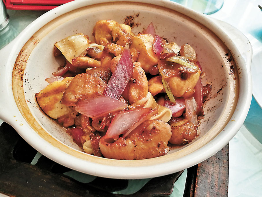 ◆鮮沙薑乾魚鰾滑雞煲