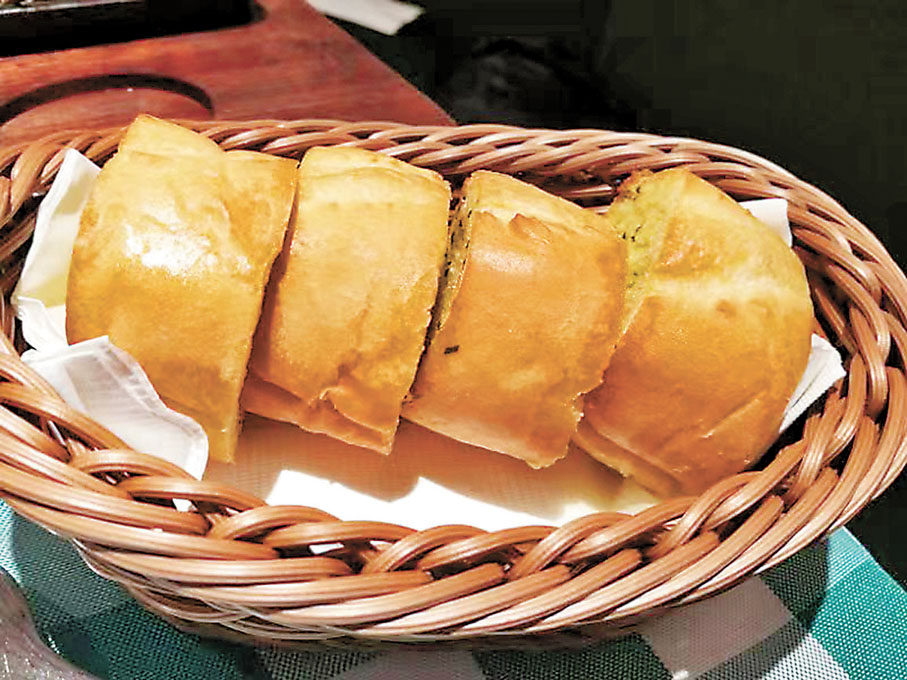 ◆招牌香脆蒜蓉包