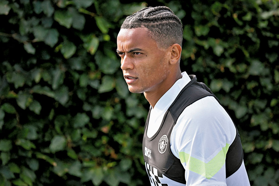 ◆ 艾簡治也是多蒙特的舊將，暫時只為曼城踢了1場比賽。  法新社