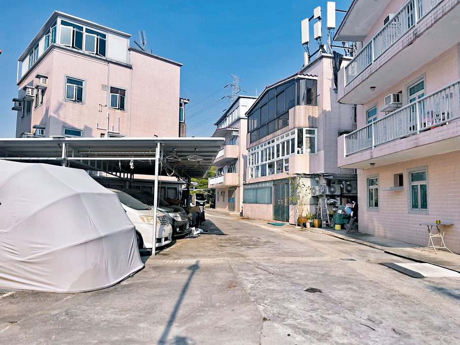 ◆政務司副司長辦公室表示，食環署職員昨日到場處理，經口頭勸告後，有關人士自行清理屋外雜物。