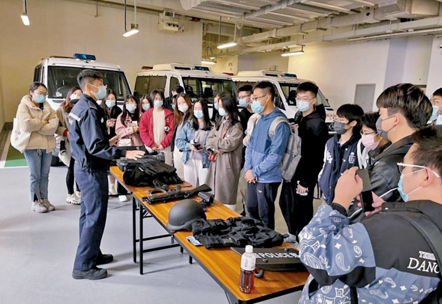 ◆警方東九龍總區去年底安排來港讀書內地大學生參觀警署，並成立「港漂報案室微信群組」。資料圖片