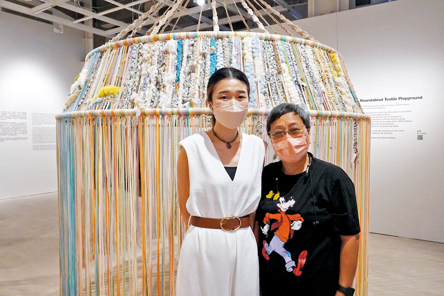 ◆馬穎汶（左）與東華三院樂康軒一起創作的參與者。