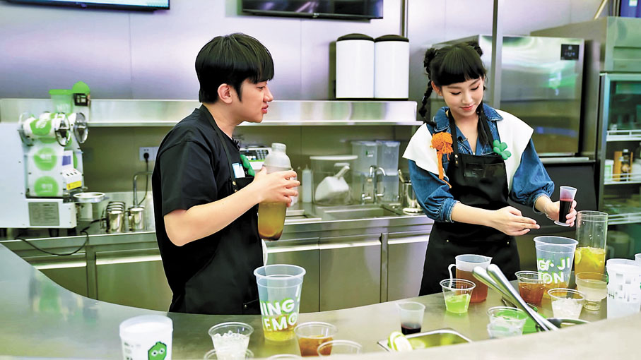 ◆祖藍親睹炎明熹調製飲品時的烏龍事。