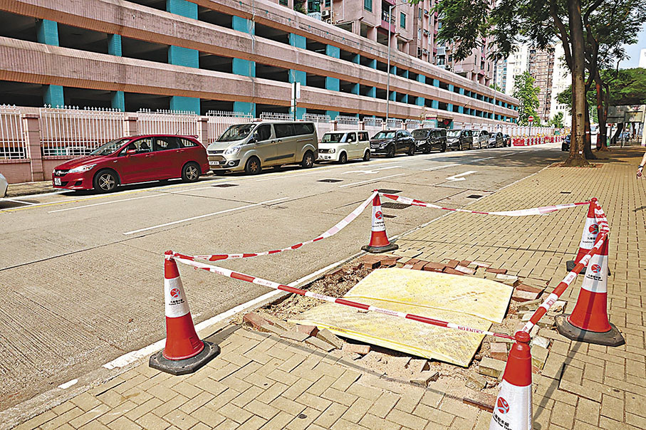 ◆ 巴富街塌樹現場已經清理完成，並用封條圍住。 香港文匯報 記者  攝