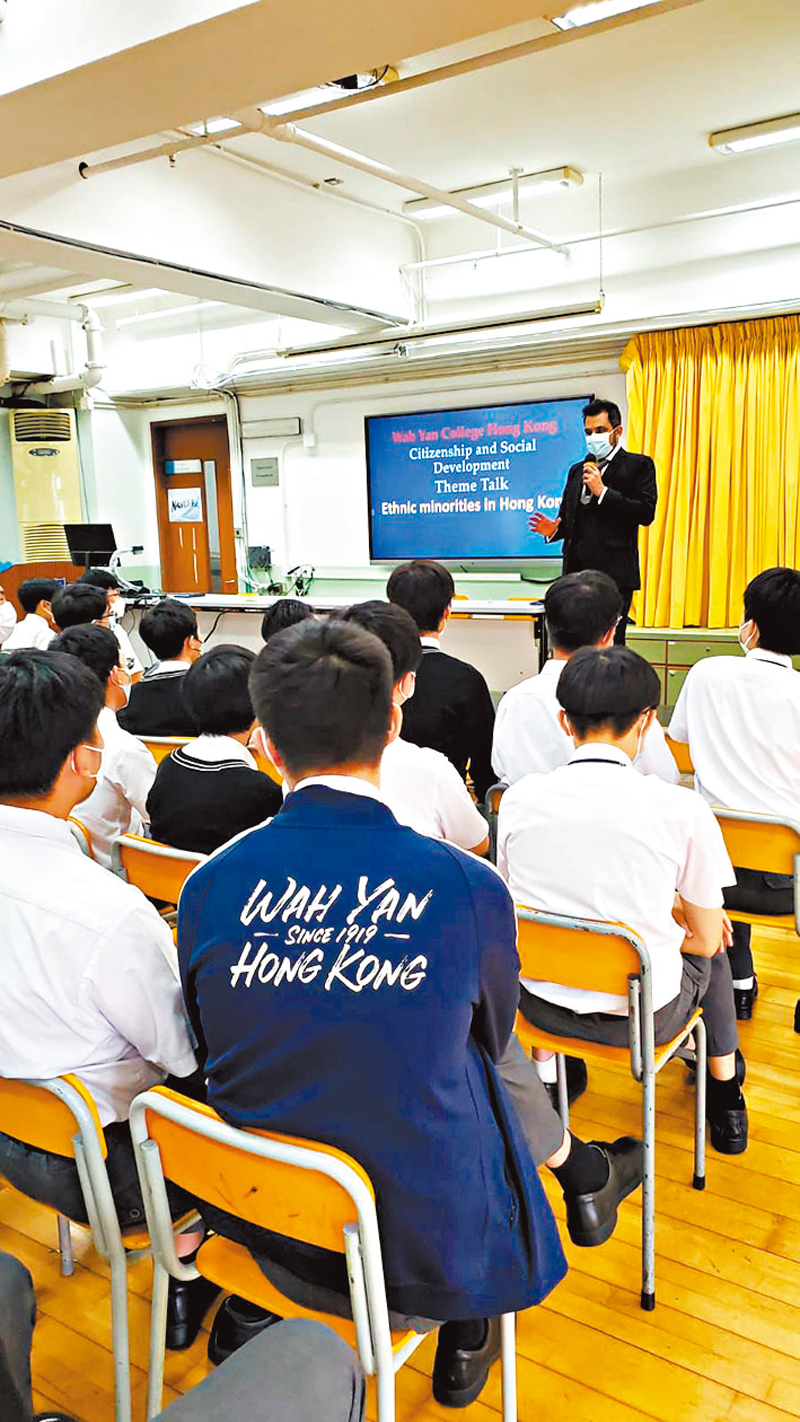 ◆利哲宏（講者）為學生講解公民及社會發展課題。受訪者供圖
