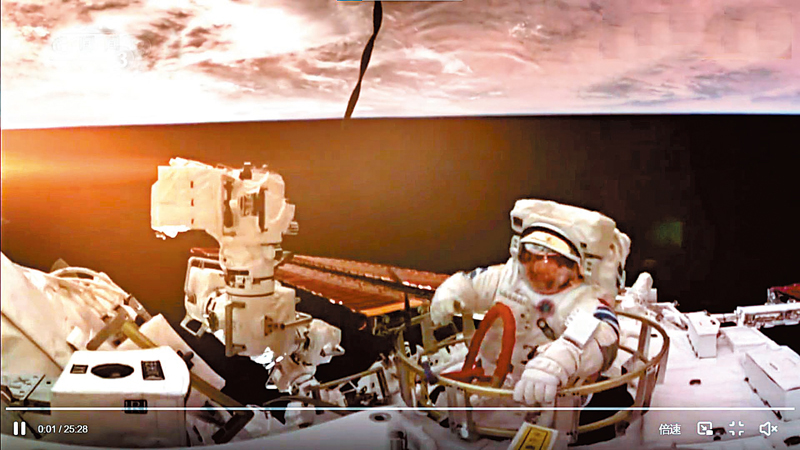 ◆航天員出艙。 視頻截圖