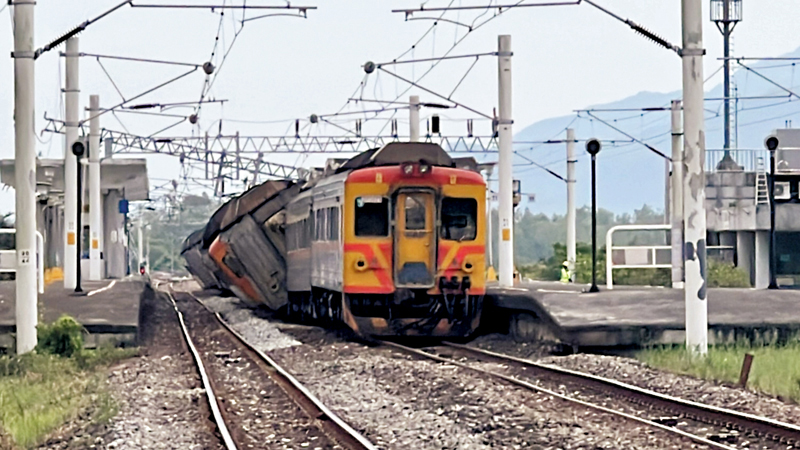 ◆花蓮縣玉里鎮高寮大橋斷裂毀損。 中通社