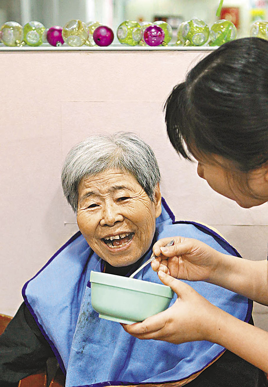 ◆患有腦退化症需要人協助。