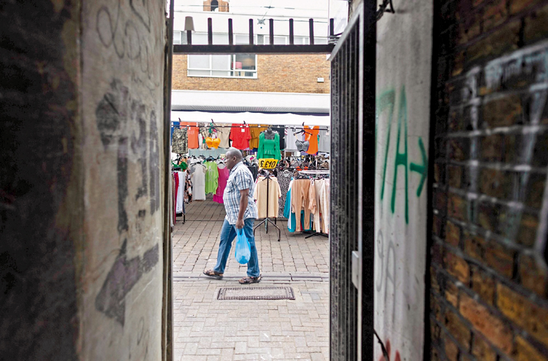 ◆多國央行面對通脹不斷升溫上演「加息競賽」，正嚴重打擊經濟增長。 彭博社