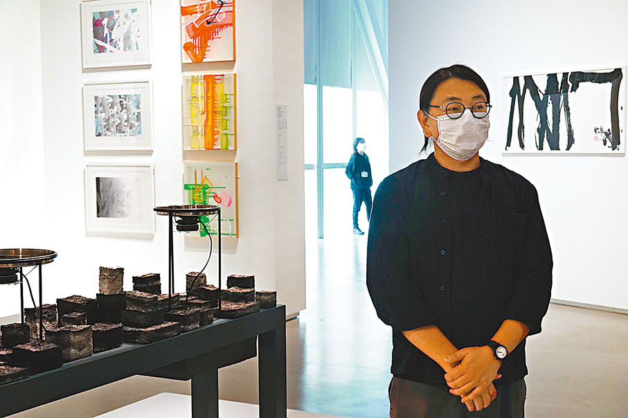 ◆劉學成展出裝置藝術作品《城黑如墨》。