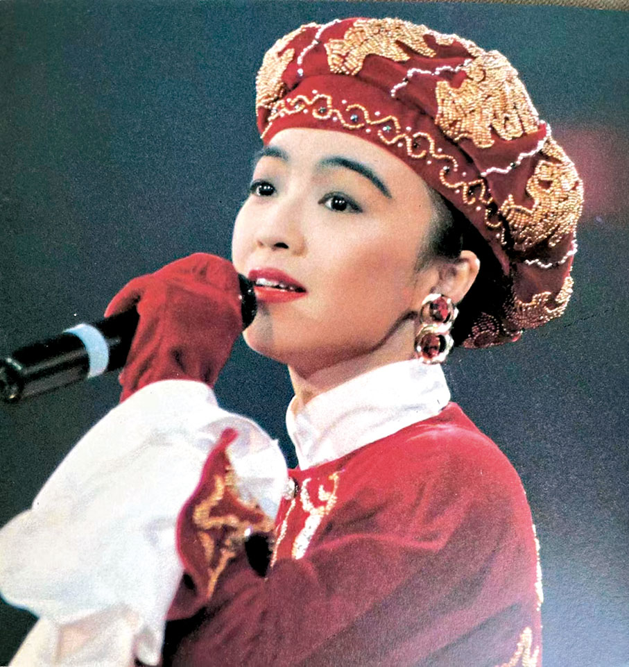 ◆ 陳慧嫻上載紅衣造型舊照。