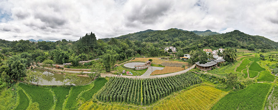 ◆五指山市的毛納村景色。