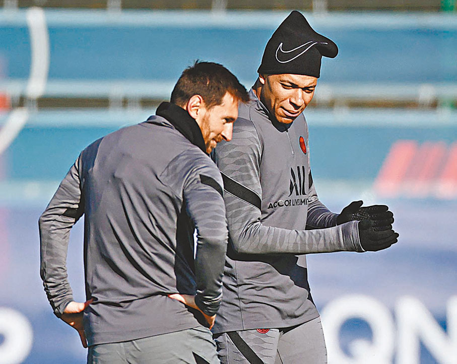 ◆ 美斯改當助攻角色，與麥巴比(右)在球會合作得愈來愈好。 路透社