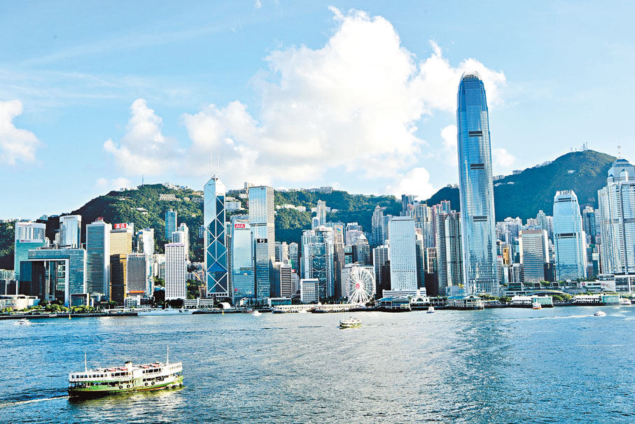 ◆ 在國家「十四五」規劃的明確支持下，香港的國際金融、航運、貿易中心地位穩固。圖為維港天清氣朗，象徵香港未來前景一片光明。 資料圖片