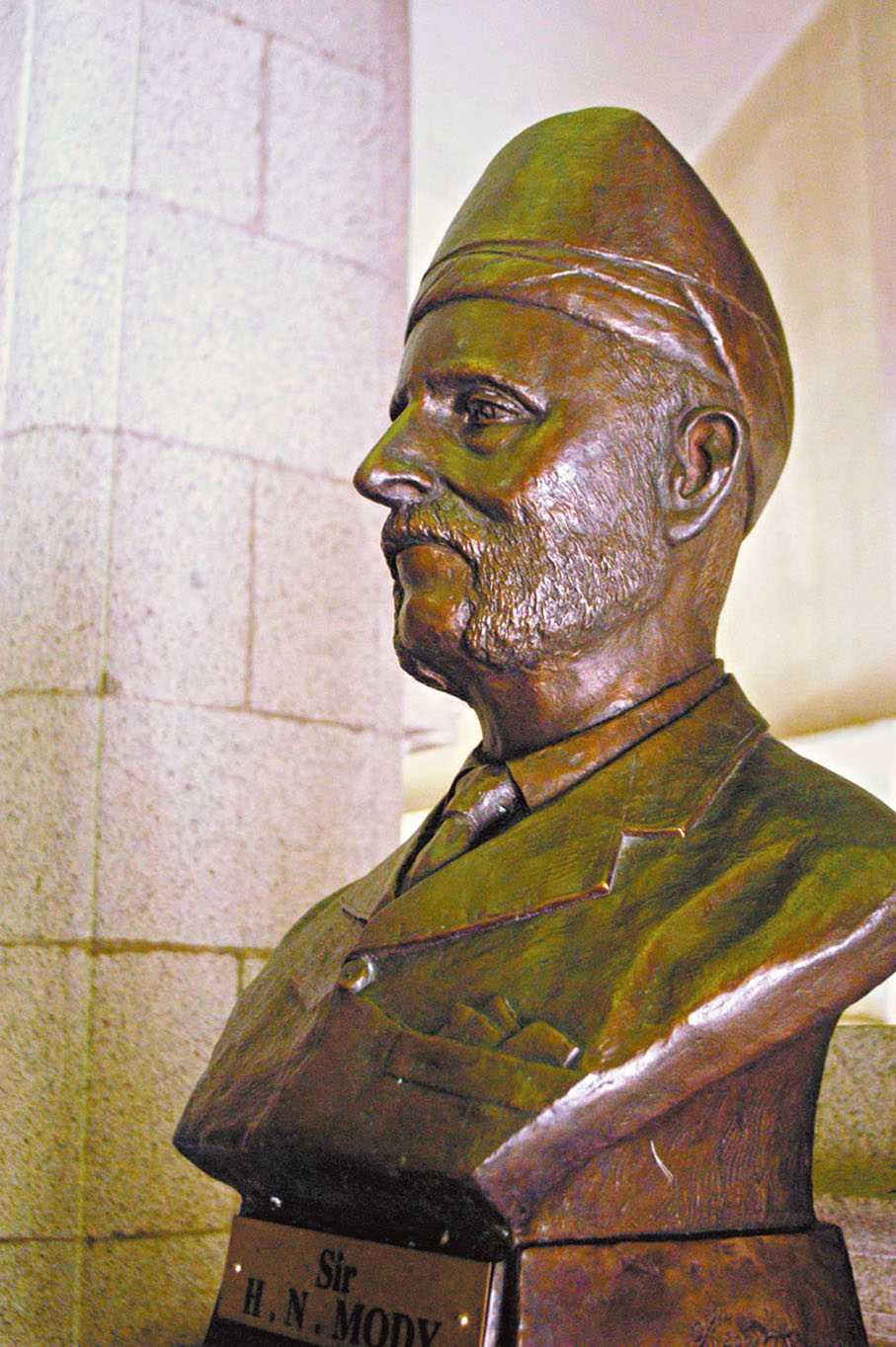 ◆ 香港大學文學院陸佑堂麼地像。 資料圖片