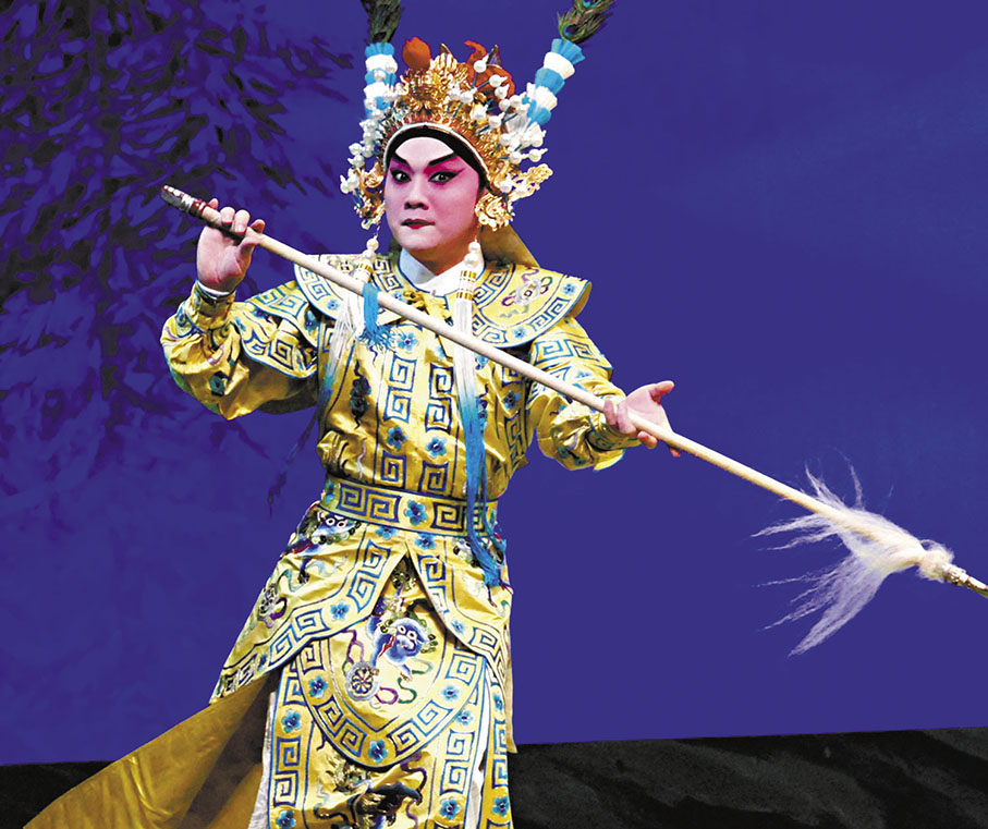 ◆詹浩鋒舞台上文武扮相都很俊朗。