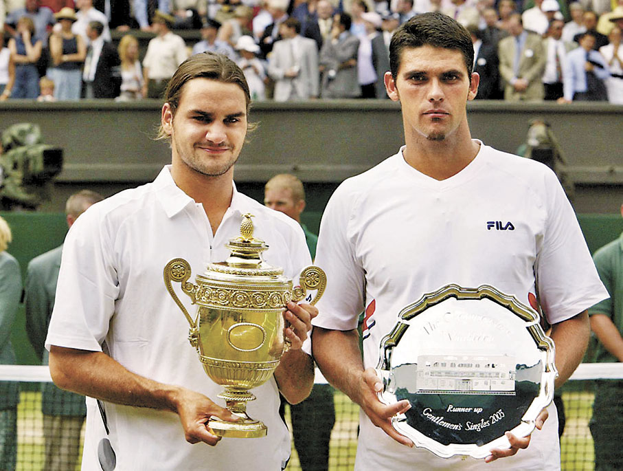 ◆費達拿（左）在2003年擊敗菲臘普西斯首奪溫網。  美聯社