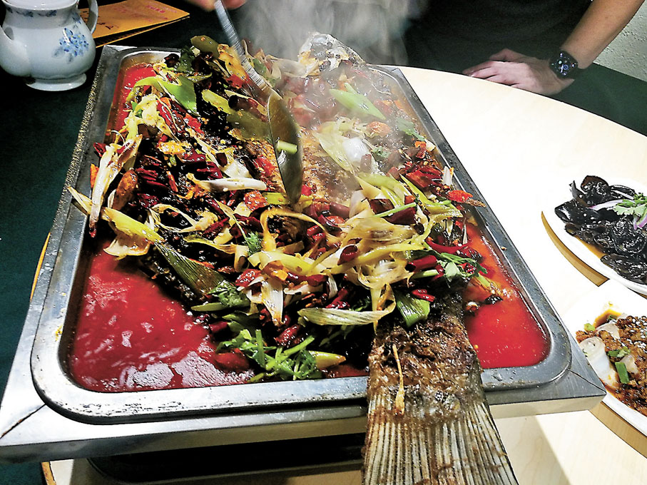 ◆巴蜀烤全魚有即劏鯇魚及清江魚及海鱸魚三種魚可選。