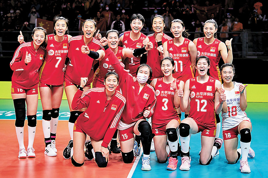 ◆中國隊球員在比賽後合影。  新華社