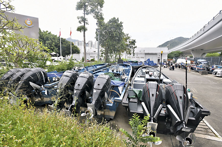 ◆警方在「雷霆2022」打擊海上走私行動中檢獲15艘大馬力快艇，嚴重危害海上人命及財產安全。
