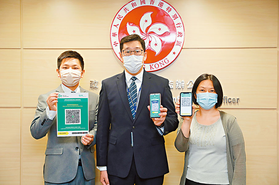 ◆張宜偉（中）及其團隊。香港文匯報記者  攝