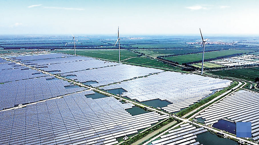 ◆這是在天津市寧河區寧河鎮大月河村拍攝的110千伏大月河光伏電站（2022年7月18日攝，無人機照片）。 新華社