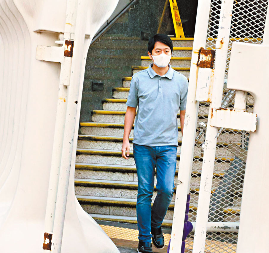 ◆法官斥許智峯毫無悔意。圖為許智峯早前被捕後獲保釋。資料圖片