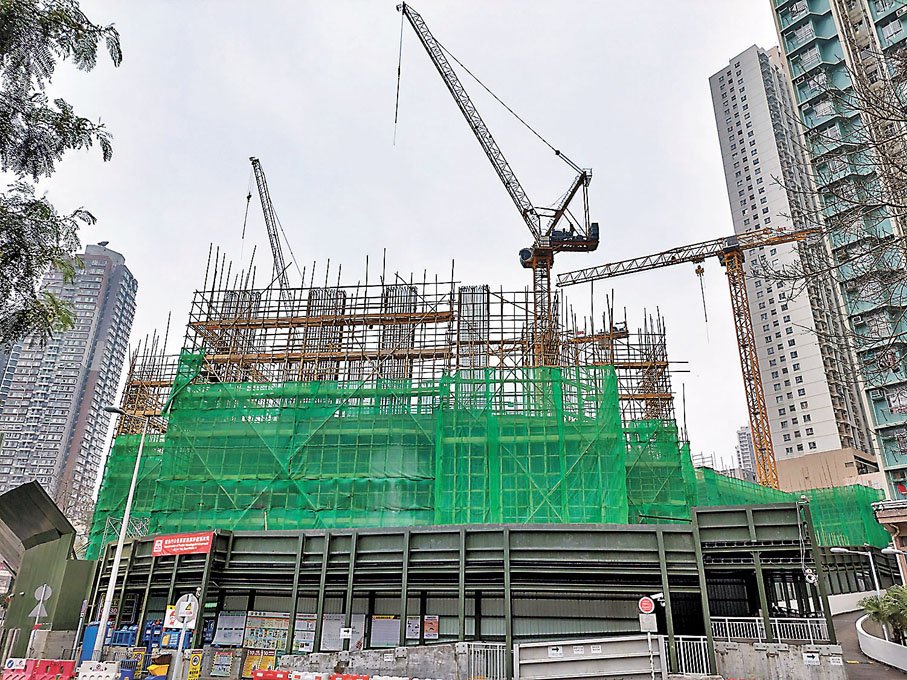 ◆ 油塘高宏苑因位處市區亦鄰近港鐵站，受市民青睞。圖為興建中的高宏苑。 網上圖片
