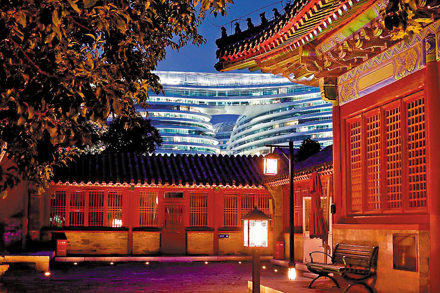 ◆杜帕斯拍攝的北京智化寺與北京銀河SOHO大樓。
