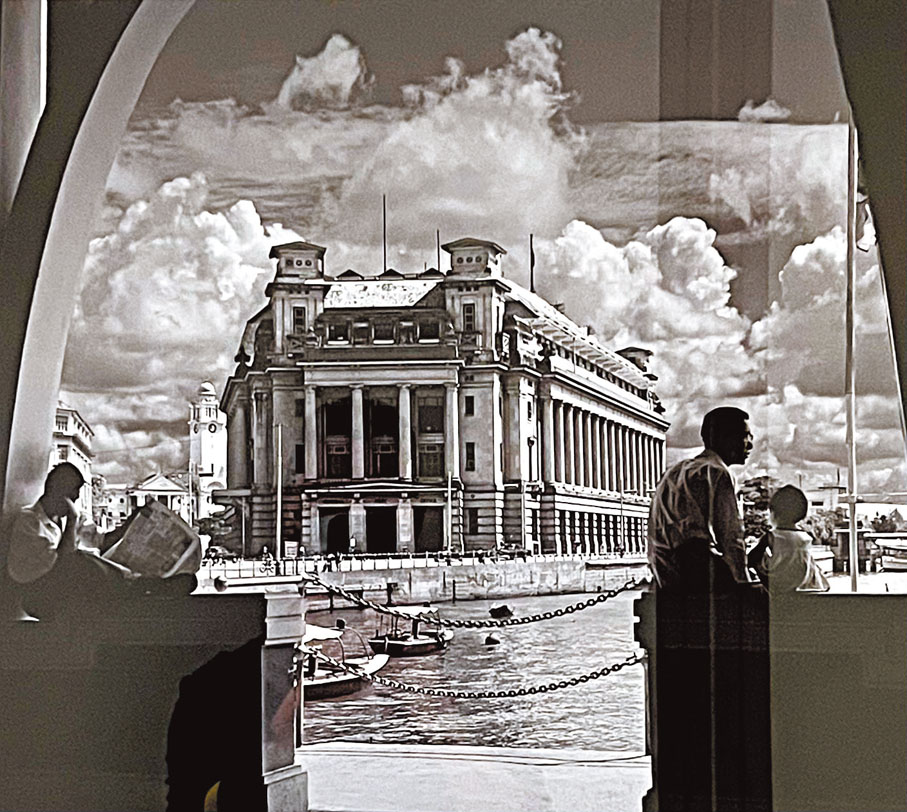 ◆新加坡富麗敦酒店歷史並非久遠，原為位於新加坡河旁郵政總局。 作者供圖