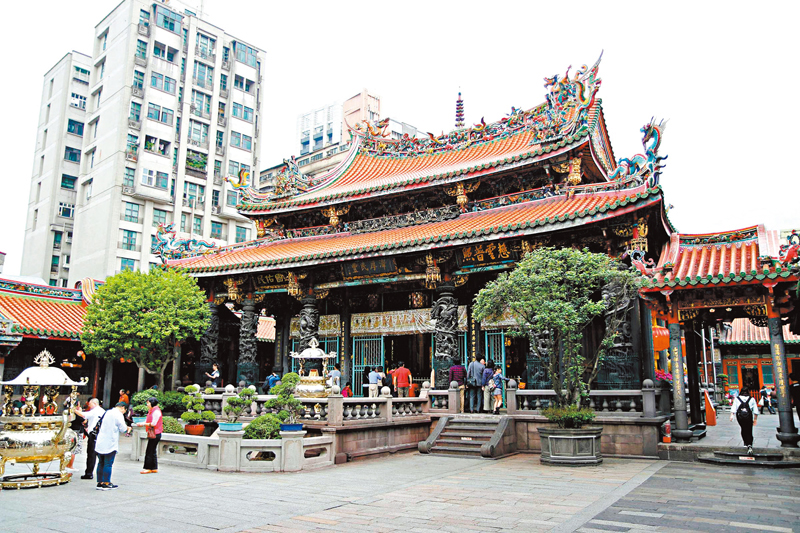 ◆香港女學生疑台北龍山寺自殺亡。圖為台北龍山寺。資料圖片