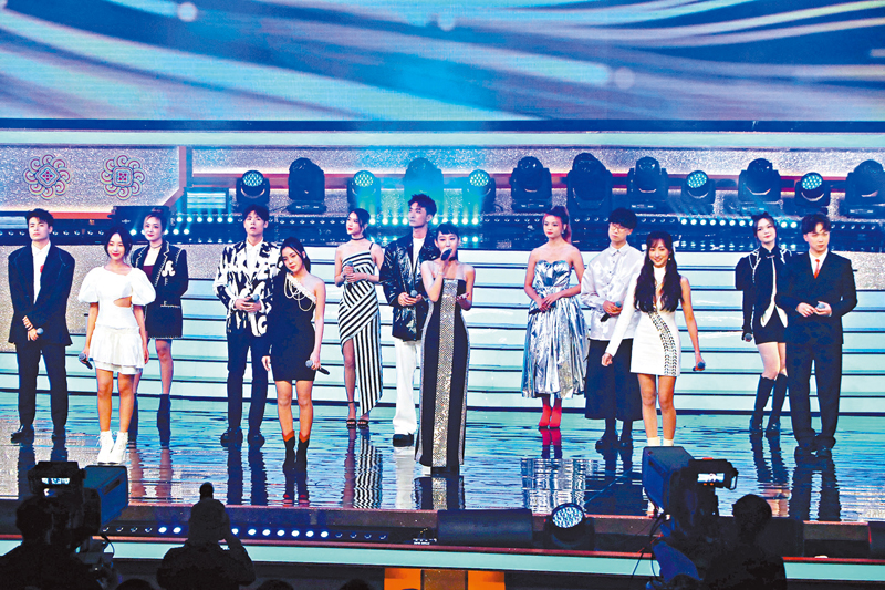 ◆ After Class與《聲夢傳奇》學員等一同演出。