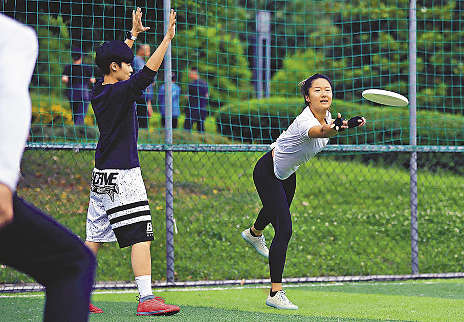 ◆早前年輕人在玩飛盤運動。 資料圖片