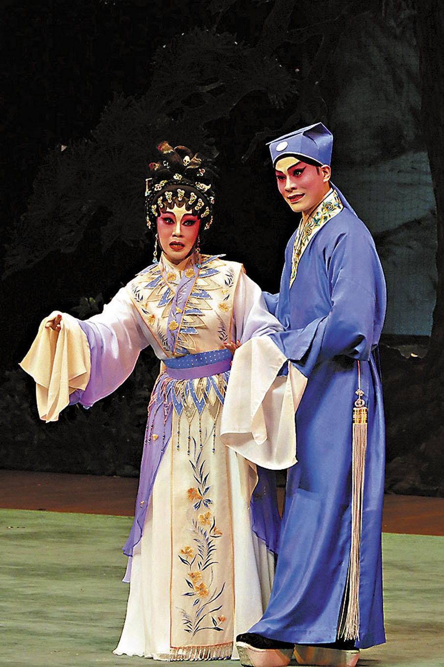 ◆藍天佑和鄧美玲在藝術節結台緣。